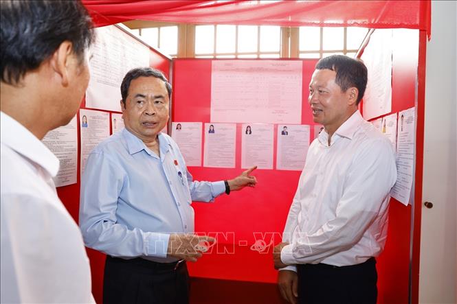 Chủ tịch Quốc hội Trần Thanh Mẫn khảo sát thực tế tại đơn vị bầu cử số 4, khu vực bỏ phiếu số 17 – phường Tân Triều, tỉnh Đồng Nai. Ảnh: Doãn Tấn - TTXVN