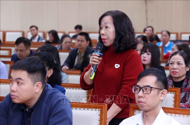 Cử tri Phan Thị Hương phát biểu ý kiến. Ảnh: Văn Điệp – TTXVN