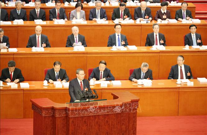 Thủ tướng Quốc Vụ viện Trung Quốc Lý Cường trình bày báo cáo công tác chính phủ tại lễ khai mạc Kỳ họp thứ tư Đại hội Đại biểu Nhân dân Toàn quốc Trung Quốc khóa XIV tại Bắc Kinh ngày 5/4/2026. Ảnh: Công Tuyên-PV TTXVN tại Trung Quốc