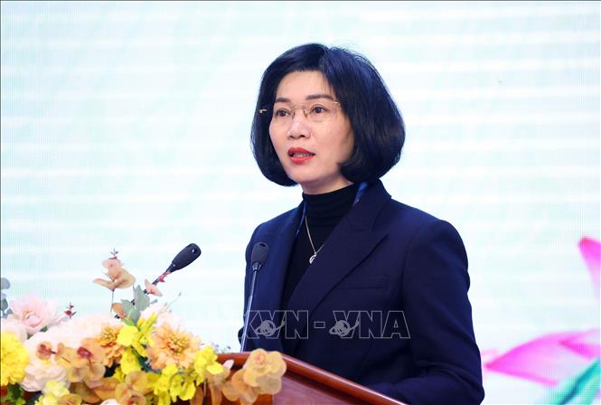 Bà Phùng Thị Hồng Hà, Phó Bí thư Thành ủy, Chủ tịch HĐND thành phố Hà Nội trình bày chương trình hành động tại hội nghị. Ảnh: Văn Điệp - TTXVN