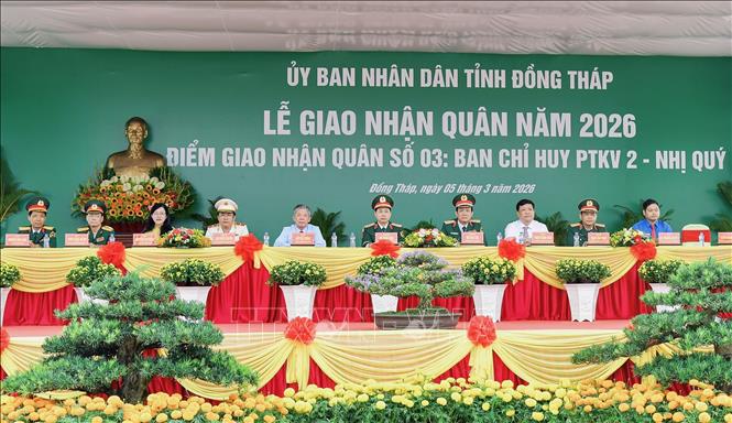 Quang cảnh lễ giao, nhận quân ở điểm giao, nhận quân số 3, Ban phòng thủ khu vực 2, phường Nhị Quý, tỉnh Đồng Tháp. Ảnh: TTXVN phát