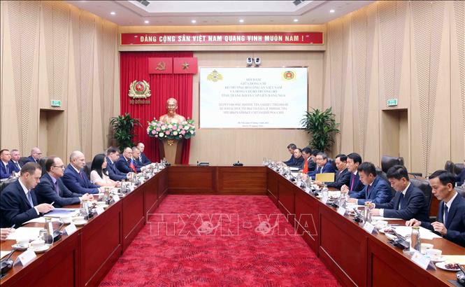 Bộ trưởng Bộ Công an Lương Tam Quang hội đàm với Bộ trưởng Bộ Tình trạng khẩn cấp Liên bang Nga. Ảnh: Phạm Kiên - TTXVN