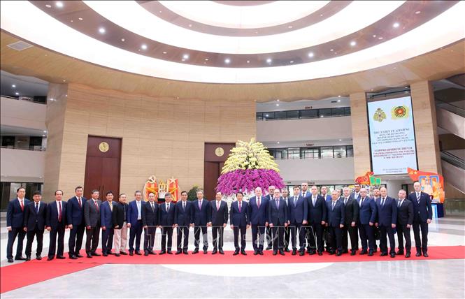 Đại tướng Lương Tam Quang, Bộ trưởng Bộ Công an và Bộ trưởng Bộ Tình trạng khẩn cấp Liên bang Nga Aleksandr Kurenkov cùng các đại biểu. Ảnh: Phạm Kiên - TTXVN