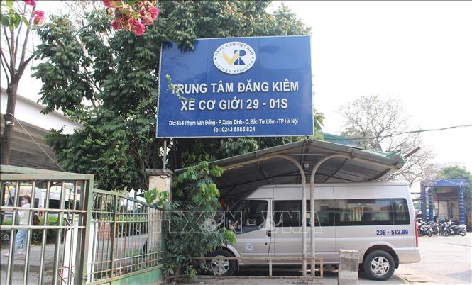 Trung tâm đăng kiểm xe cơ giới 29-01S trên đường Phạm Văn Đồng tạo điều kiện thuận lợi nhất cho các chủ xe đăng kiểm. Ảnh: Nguyễn Thắng - TTXVN