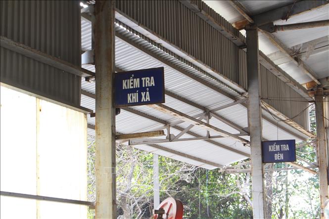 Khu vực kiểm định khí thải đối với xe ô tô tại Trung tâm đăng kiểm xe cơ giới 29-01S trên đường Phạm Văn Đồng. Ảnh: Nguyễn Thắng - TTXVN