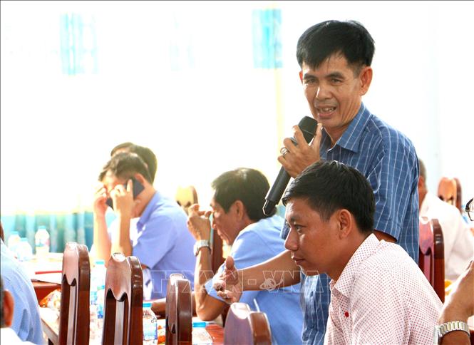 Đại diện hợp tác xã, doanh nghiệp trồng, mua bán cam sành phát biểu hội thảo. Ảnh: Lê Thúy Hằng - TTXVN