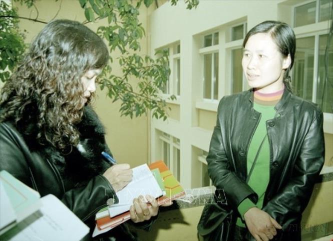 Hàng ngàn phụ nữ được phong tặng danh hiệu chiến sĩ thi đua toàn quốc, nhà giáo, thầy thuốc ưu tú; nhà giáo, thầy thuốc nhân dân; nghệ sĩ ưu tú, nghệ sĩ nhân dân, giáo sư... Trong ảnh: Phó Giáo sư Lê Thanh Nhàn - Nữ Phó Giáo sư trẻ nhất được Nhà nước phong tặng năm 2005. Ảnh: Bích Ngọc - TTXVN