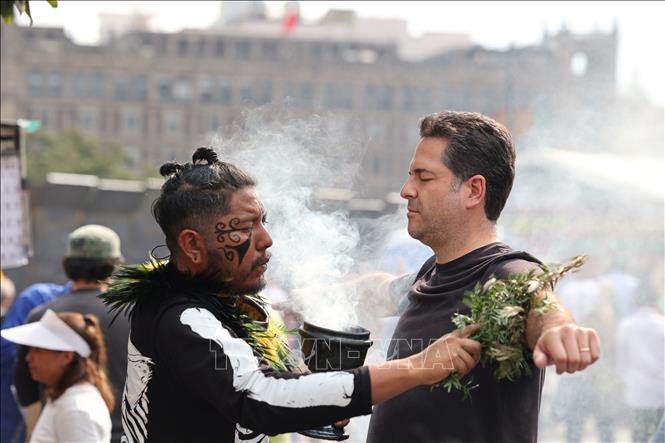 Quang cảnh lễ hội Tlacaxipehualiztli được tái hiện tại thủ đô Mexico City. Ảnh: Phi Hùng - PV TTXVN tại Mexico