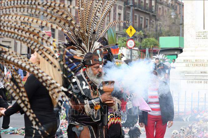 Quang cảnh lễ hội Tlacaxipehualiztli được tái hiện tại thủ đô Mexico City. Ảnh: Phi Hùng - PV TTXVN tại Mexico