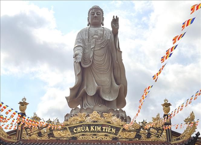 The 24-metre Amitabha Buddha statue stands majestically on the roof of Kim Tien Pagoda’s main hall. Photo: Thanh Sang – VNA 