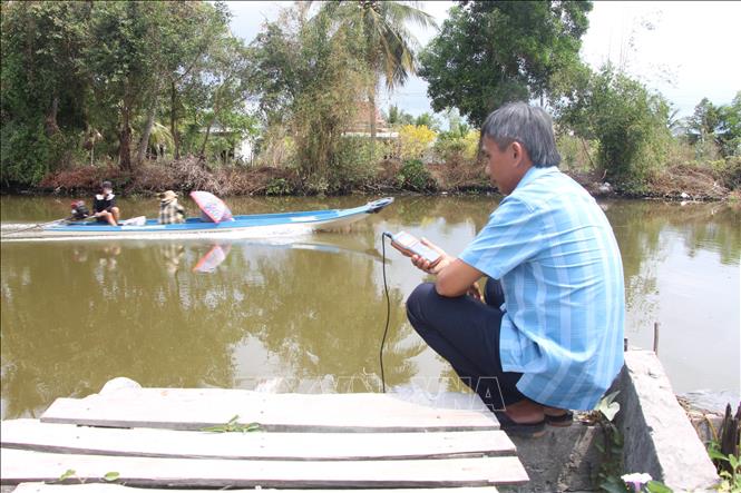 Ngành Nông nghiệp Cà Mau luôn theo dõi chặt chẽ diễn biến độ mặn, chủ động vận hành hệ thống cống, đập hợp lý, hài hòa cả 2 vùng sản xuất mặn-ngọt vào mùa khô. Ảnh: Chanh Đa-TTXVN