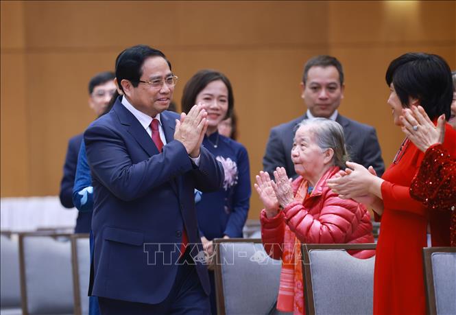 Thủ tướng Phạm Minh Chính gặp mặt đại diện nữ lãnh đạo, quản lý và trao Giải thưởng Kovalevskaia năm 2025. Ảnh: Dương Giang-TTXVN
