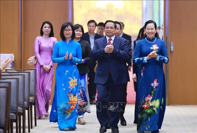Thủ tướng Phạm Minh Chính gặp mặt đại diện nữ lãnh đạo, quản lý và trao Giải thưởng Kovalevskaia năm 2025. Ảnh: Dương Giang-TTXVN
