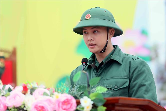 Đại diện thanh niên tỉnh Sơn La lên đường nhập ngũ năm 2026 phát biểu. Ảnh: Quang Quyết - TTXVN