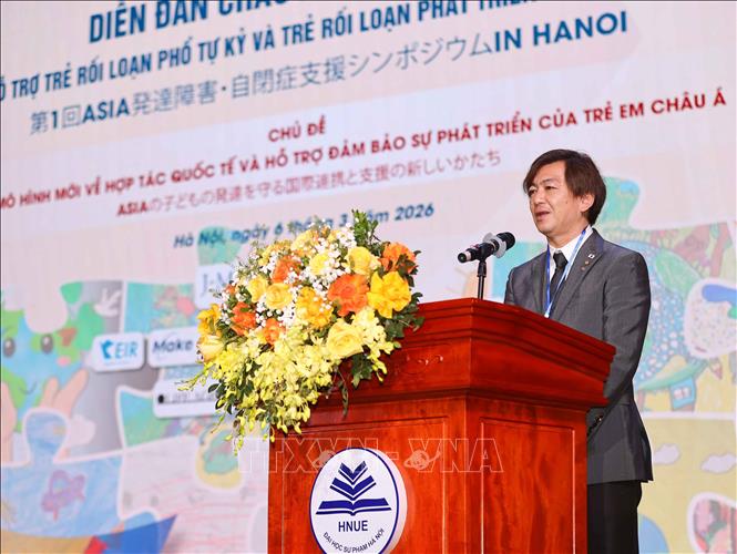 Ông Hiroshi Takemori - Chủ tịch Hội Nghiên cứu Y học Quốc tế châu Á về Rối loạn phát triển (AISDDR) phát biểu khai mạc diễn đàn. Ảnh: Thanh Tùng - TTXVN