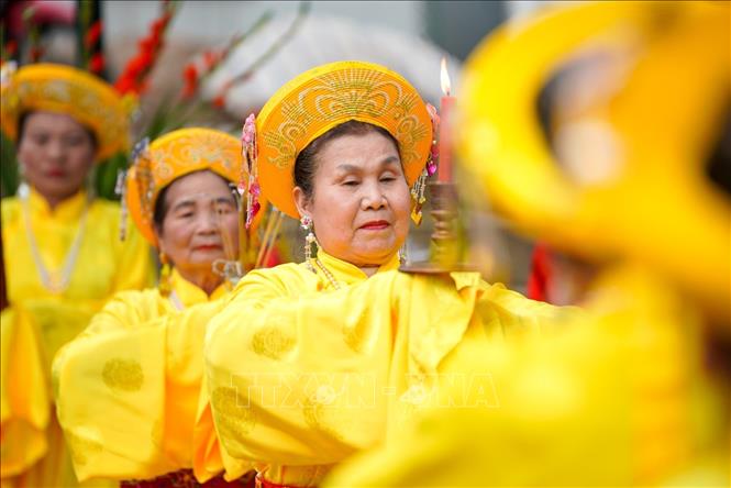 Lễ hội không chỉ là nghi lễ tâm linh, mà còn thể hiện ý chí, khát vọng của người Việt về một quốc gia thái bình, thịnh vượng. Ảnh: Khánh Hoà - TTXVN