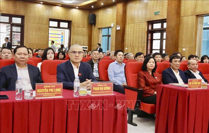 Các ứng cử viên Đại biểu Quốc hội khóa XVI tiếp xúc cử tri tại Đơn vị bầu cử số 5. Ảnh: Vũ Hà - TTXVN