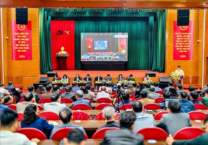 Meetings between candidates and voters are held in both in-person and online formats. VNA Photo: Trung Nguyên