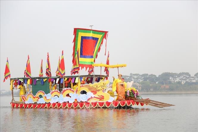 Lễ rước nước - nghi lễ quan trọng của Lễ hội mùa Xuân Côn Sơn - Kiếp Bạc. Ảnh: Mạnh Minh - TTXVN