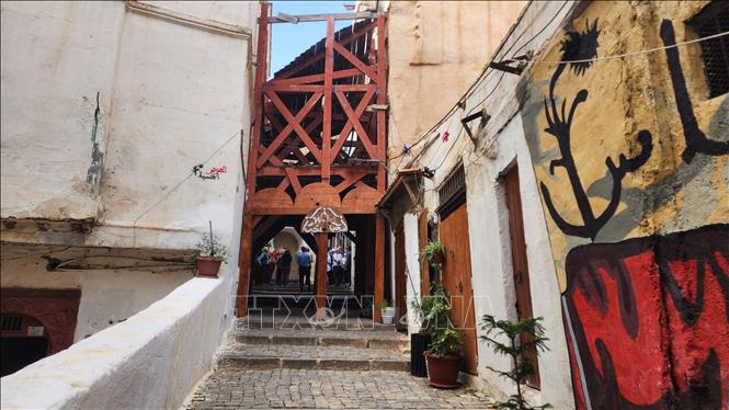 Chính phủ Algeria đang phối hợp với UNESCO triển khai các chương trình bảo tồn và trùng tu Casbah. Ảnh: Mạnh Hùng – P/v TTXVN tại Algeria  