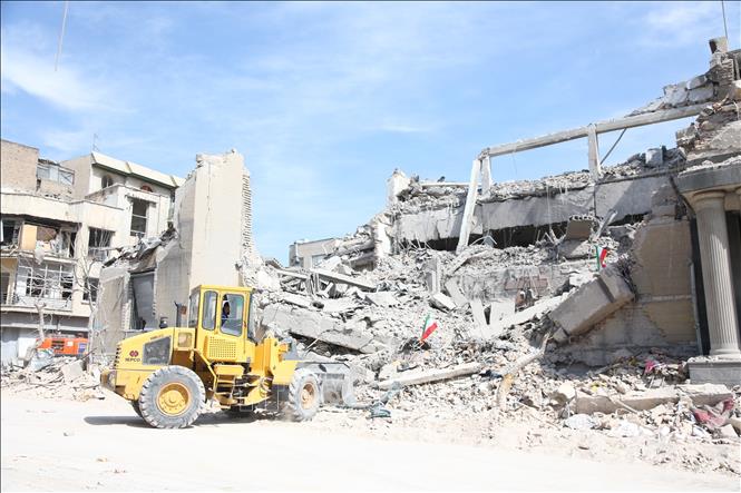 Toà nhà bị phá huỷ trong đợt không kích nhằm vào Tehran, Iran ngày 4/3/2026. Ảnh: THX/TTXVN