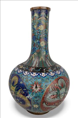 Chiếc bình cổ sẽ được đấu giá tại Sloane Street Auctions . Ảnh: Hương Giang - Phóng viên TTXVN tại Anh