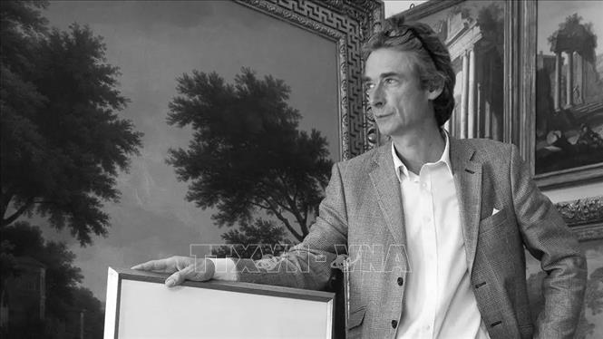 Ông Daniel Hunt, nhà sáng lập kiêm Giám đốc điều hành của nhà đấu giá Sloane Street Auctions. Ảnh: Hương Giang -Phóng viên TTXVN tại Anh