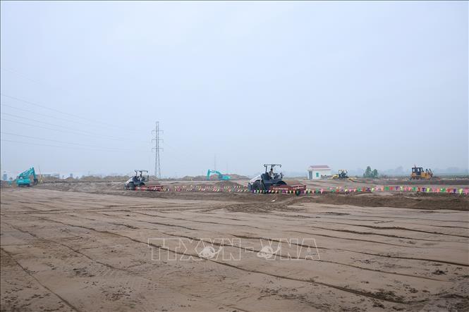 Các đơn vị thi công xây dựng đường Vành đai 4 Vùng Thủ đô Hà Nội (đoạn qua địa phận tỉnh Bắc Ninh). Ảnh: Dương Giang-TTXVN  