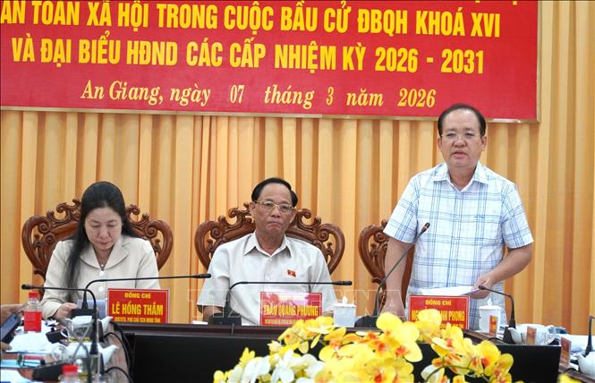 Phó Chủ tịch Thường trực UBND tỉnh, Phó Chủ tịch Ủy ban Bầu cử tỉnh An Giang Nguyễn Thanh Phong phát biểu. Ảnh: Văn Sĩ - TTXVN