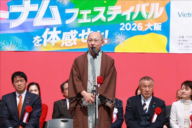 Đại sứ đặc mệnh toàn quyền của Bộ Ngoại giao phụ trách khu vực Kansai, ông Misawa Yasushi, phát biểu tại lễ hội. Ảnh: Nguyễn Tuyến - PV TTXVN tại Nhật Bản