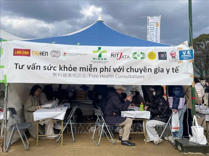 Quầy tư vấn sức khỏe miễn phí cho cộng đồng, dự kiến thu hút khoảng 130 người Việt Nam đến kiểm tra và xin tư vấn về sức khỏe. Ảnh: Nguyễn Tuyến - PV TTXVN tại Nhật Bản