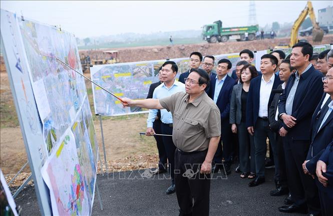 Prime Minister Pham Minh Chinh inspects the Investment Project on the construction of Ring Road No.4 of the Hanoi Capital Region (section passing through Bac Ninh province). Photo: Duong Giang – VNA