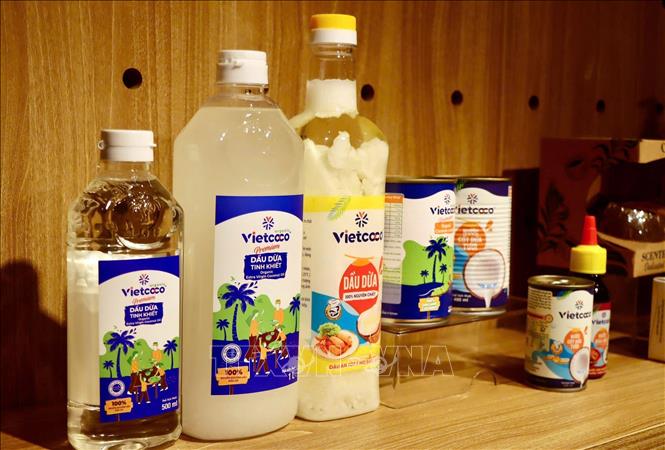 Các sản phẩm tiêu biểu về sản xuất xanh được trưng bày tại không gian trưng bày. Ảnh: Trần Việt - TTXVN