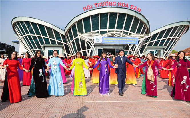 “Ao dai Week” celebrates the beauty of the traditional costume while promoting cultural values and strengthening community bonds nationwide. VNA Photo