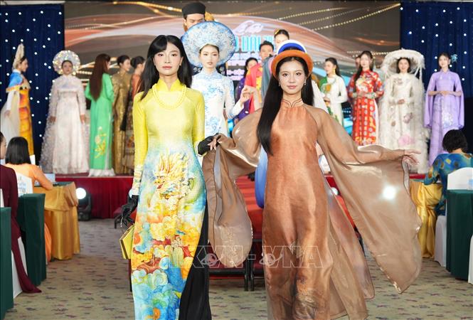 “Ao dai Week” celebrates the beauty of the traditional costume while promoting cultural values and strengthening community bonds nationwide. VNA Photo