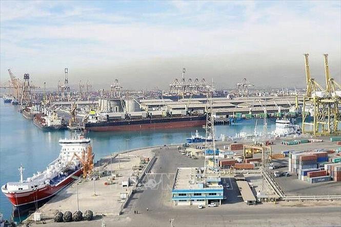 Lực lượng học viên quân sự quốc tế tham quan đảo Abu Musa và eo biển Hormuz ở miền Nam Iran. Ảnh: IRNA/TTXVN