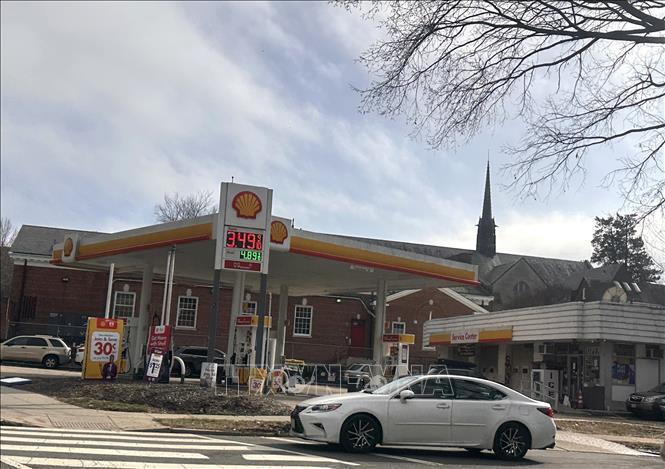 Một trạm xăng trên Đại lộ Connecticut ở thủ đô Washington D.C (Mỹ) chiều ngày 7/3/2026. Ảnh: Ngọc Quang - PV TTXVN tại Mỹ