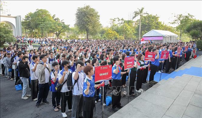 Khoảng 5.000 sinh viên, bạn trẻ từ nhiều trường đại học và các cơ quan, đơn vị trên địa bàn tham gia hiến máu tình nguyện tại Chủ Nhật Đỏ năm 2026. Ảnh: Đinh Hằng - TTXVN