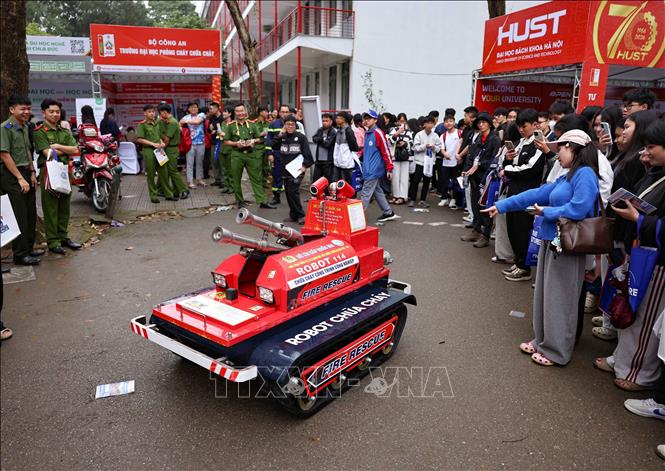 Nhiều sản phẩm ứng dụng khoa học công nghệ được giới thiệu trong Ngày hội. Ảnh: Thanh Tùng - TTXVN