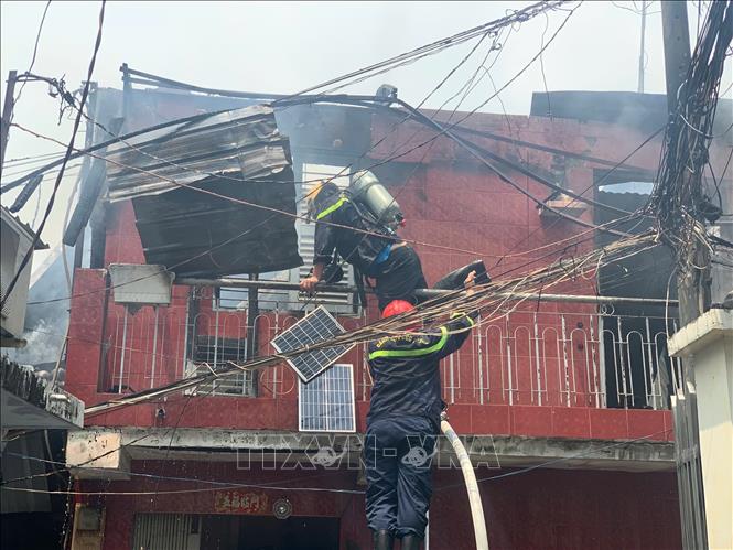 Hiện trường vụ cháy. Ảnh: Hồng Đạt - TTXVN