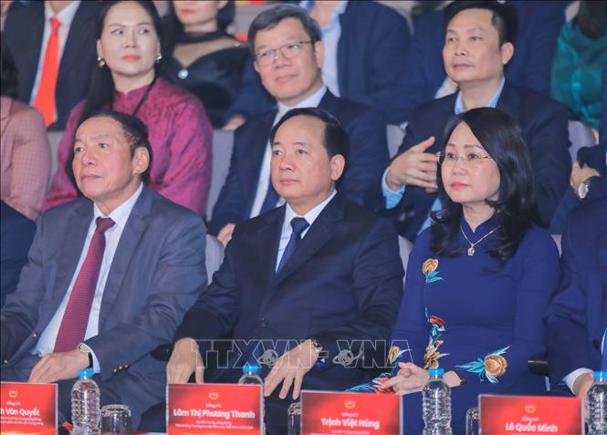 Đồng chí Trịnh Văn Quyết, Ủy viên Bộ Chính trị, Bí thư Trung ương Đảng, Trưởng Ban Tuyên giáo và Dân vận Trung ương và các đại biểu tham dự buổi lễ. Ảnh: Phan Phương - TTXVN