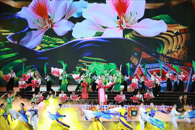 Chương trình nghệ thuật khai mạc Lễ hội Hoa Ban năm 2026 với chủ đề “Hoa Ban - Khát vọng Điện Biên”. Ảnh: Dương Giang - TTXVN
