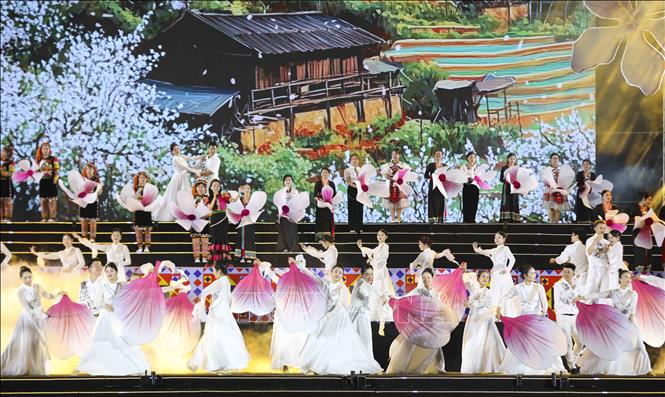 Chương trình nghệ thuật khai mạc Lễ hội Hoa Ban năm 2026. Ảnh: Xuân Tư - TTXVN