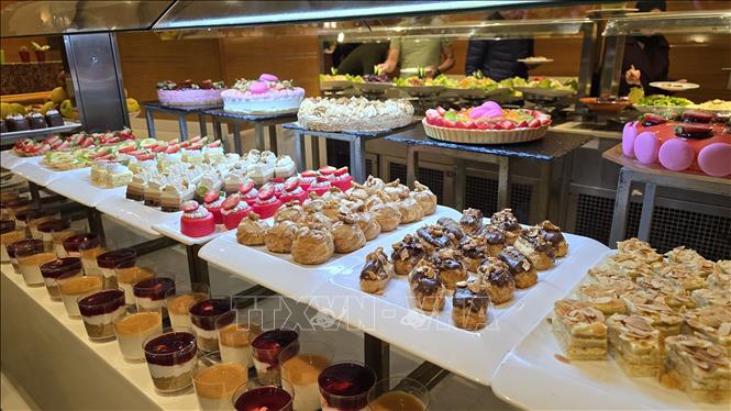 Các sản phẩm chế biến từ cây lương thực khá đa dạng với giá bán hợp lý. Ảnh: Nguyễn An - PV TTXVN tại Algeria