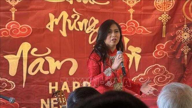 Ca sĩ Thanh Tâm trình bày ca khúc 