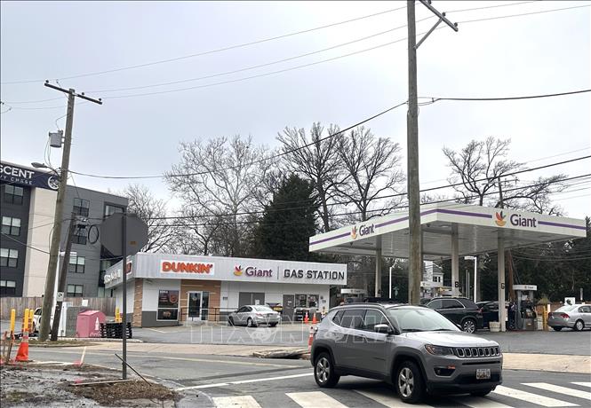 Một trạm bán lẻ xăng dầu trên Đại lộ Connecticut ở thủ đô Washington của Mỹ. Ảnh: Ngọc Quang - PV TTXVN tại Mỹ