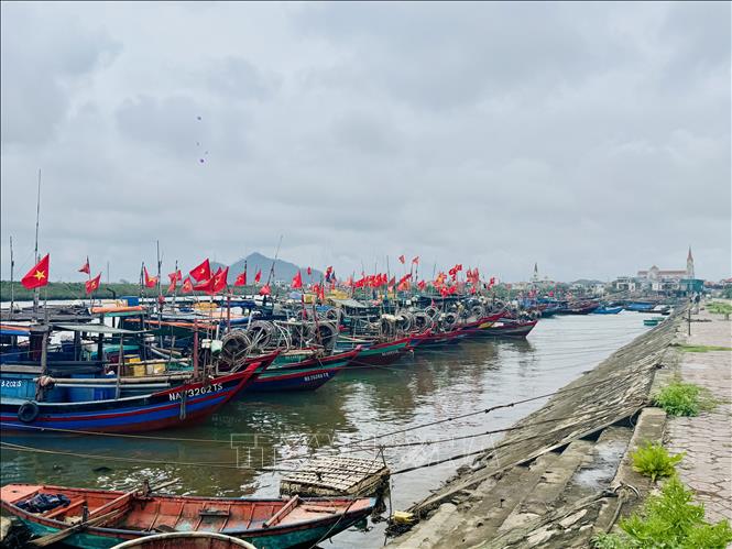 Ngư dân Lộc Hà gác những chuyến ra khơi dài ngày để hướng về 