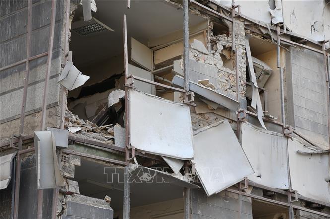Tòa nhà bị hư hại sau cuộc không kích của Mỹ và Israel tại Tehran, Iran ngày 7/3/2026. Ảnh: THX/TTXVN