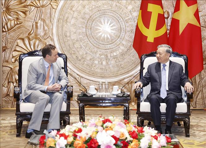 Tổng Bí thư Tô Lâm tiếp ông Scott Strazik, Chủ tịch, kiêm Tổng Giám đốc điều hành Tập đoàn GE Vernova. Ảnh: Thống Nhất – TTXVN