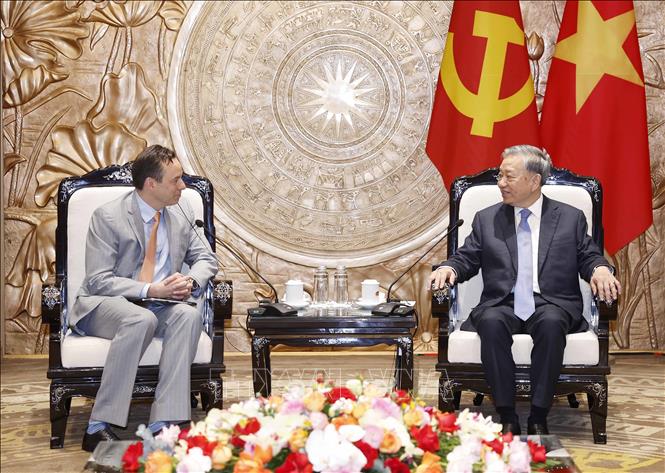 Tổng Bí thư Tô Lâm tiếp ông Scott Strazik, Chủ tịch, kiêm Tổng Giám đốc điều hành Tập đoàn GE Vernova. Ảnh: Thống Nhất – TTXVN